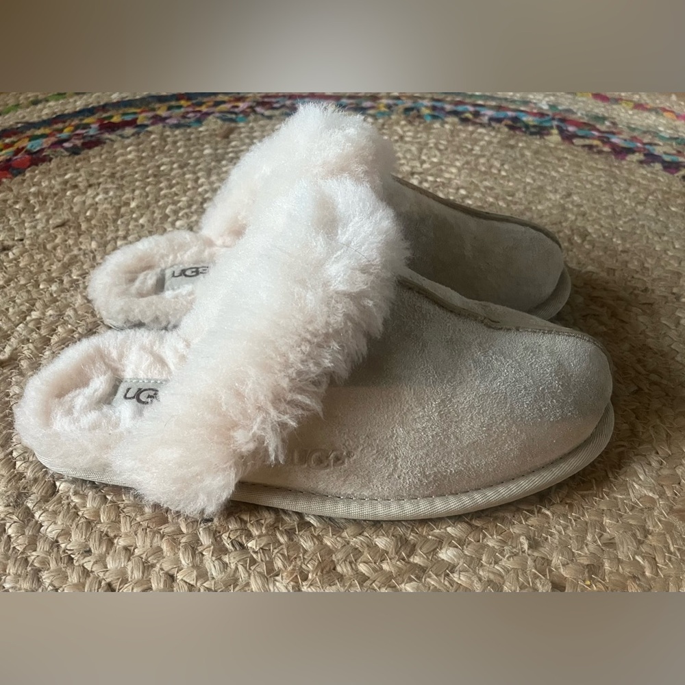 UGG  Scuffette slippers. Sz7/8 ladies